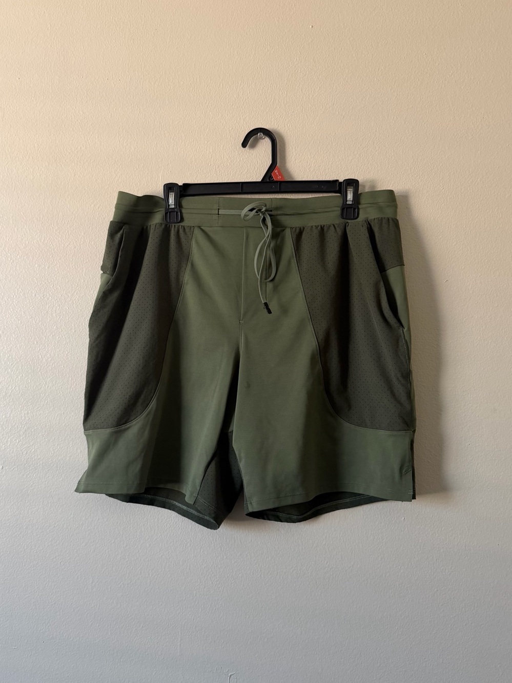 Lululemon Green Elevate Shorts Size L
